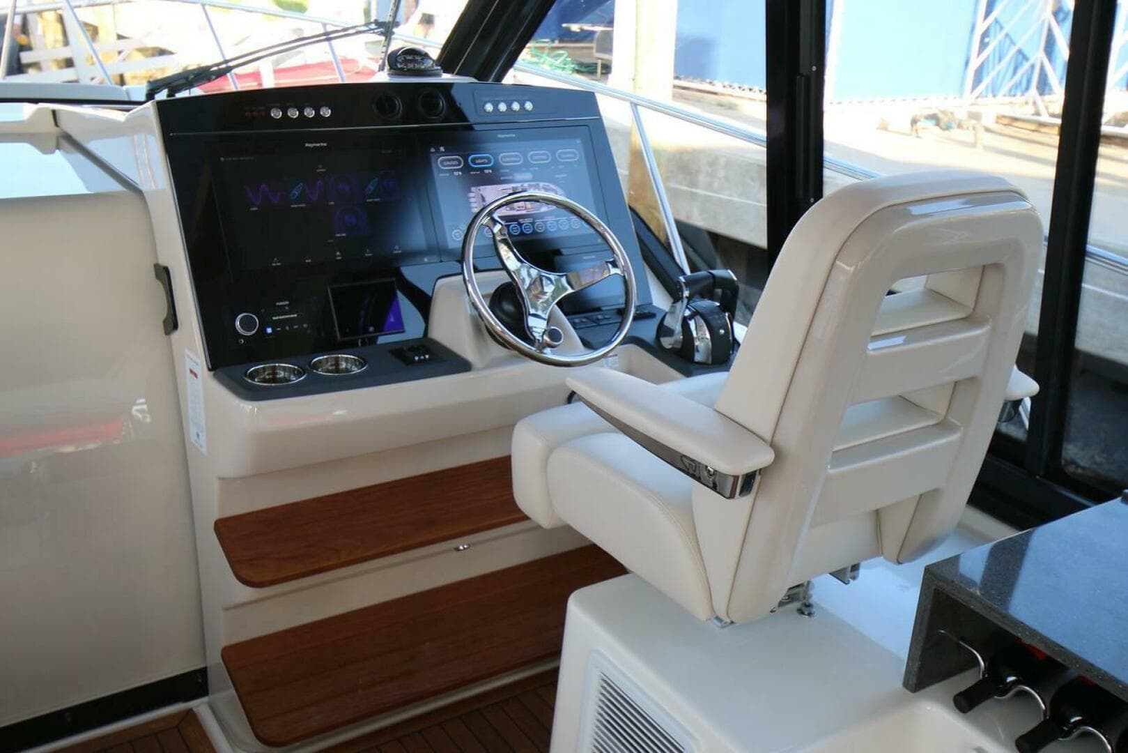 2021 Boston Whaler 405 Conquest — photo 50