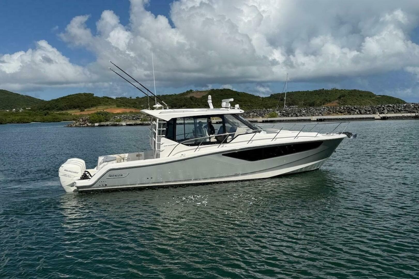 2021 Boston Whaler 405 Conquest — photo 2