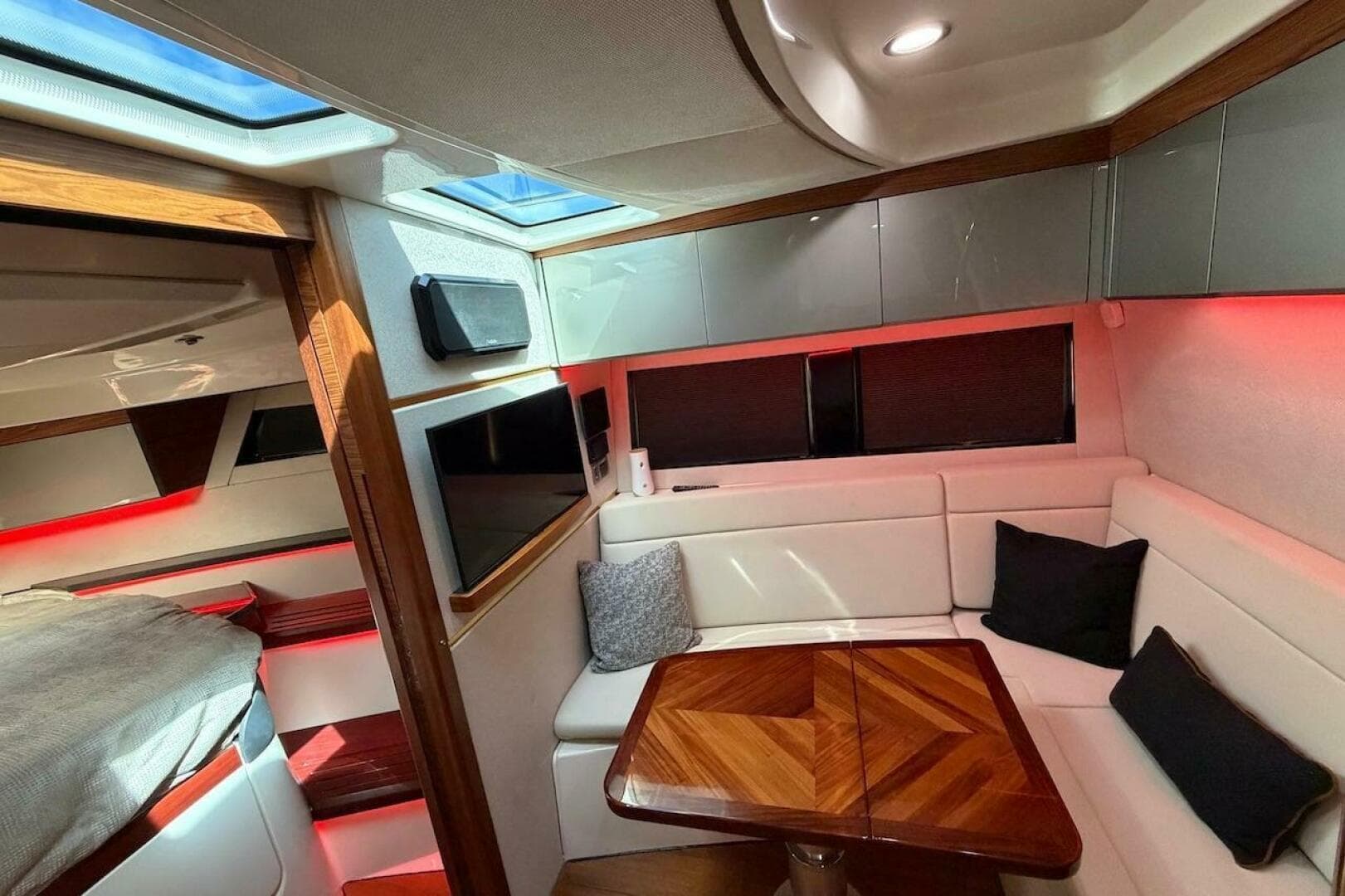 2021 Boston Whaler 405 Conquest — photo 28