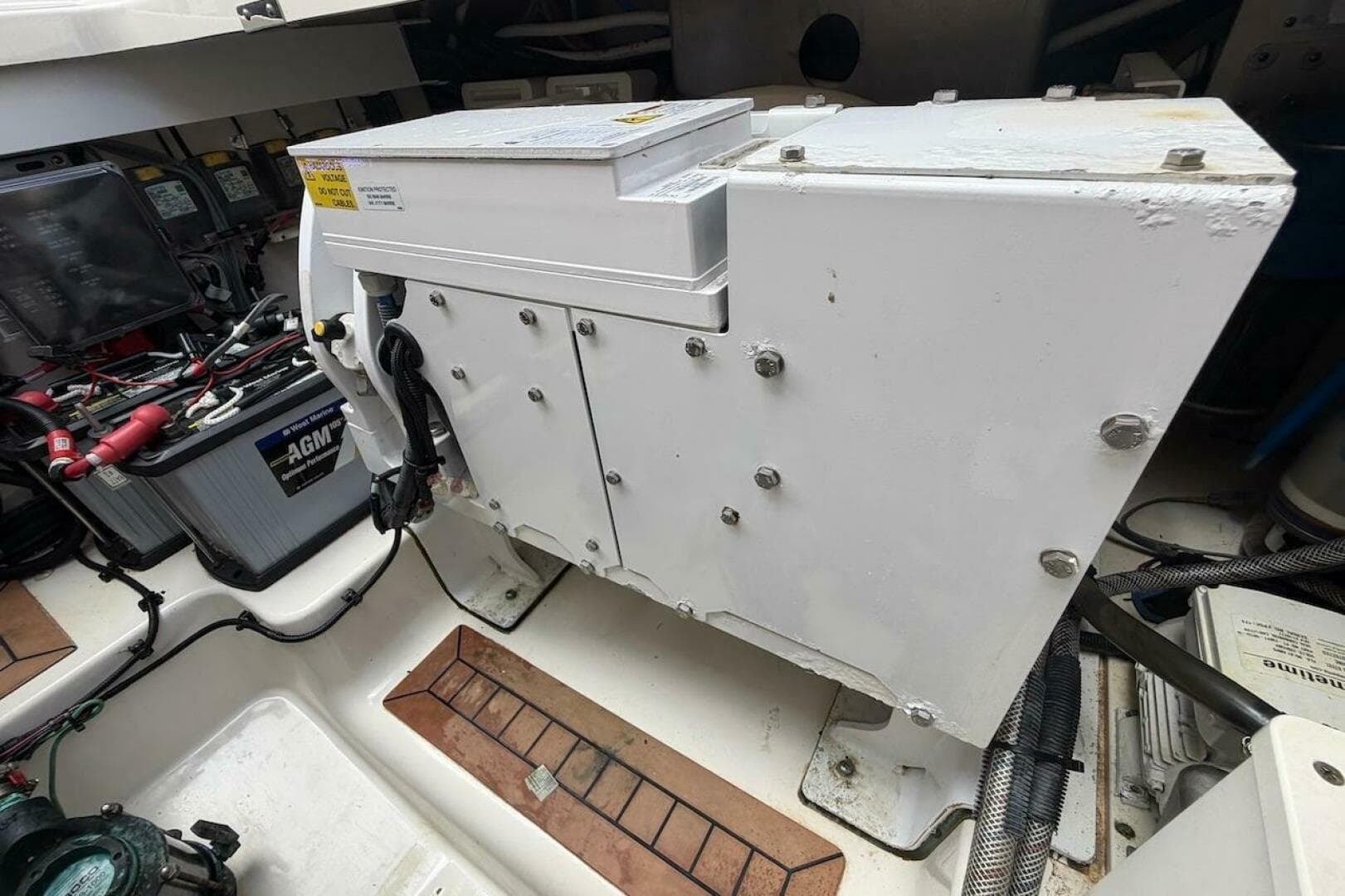 2021 Boston Whaler 405 Conquest — photo 45