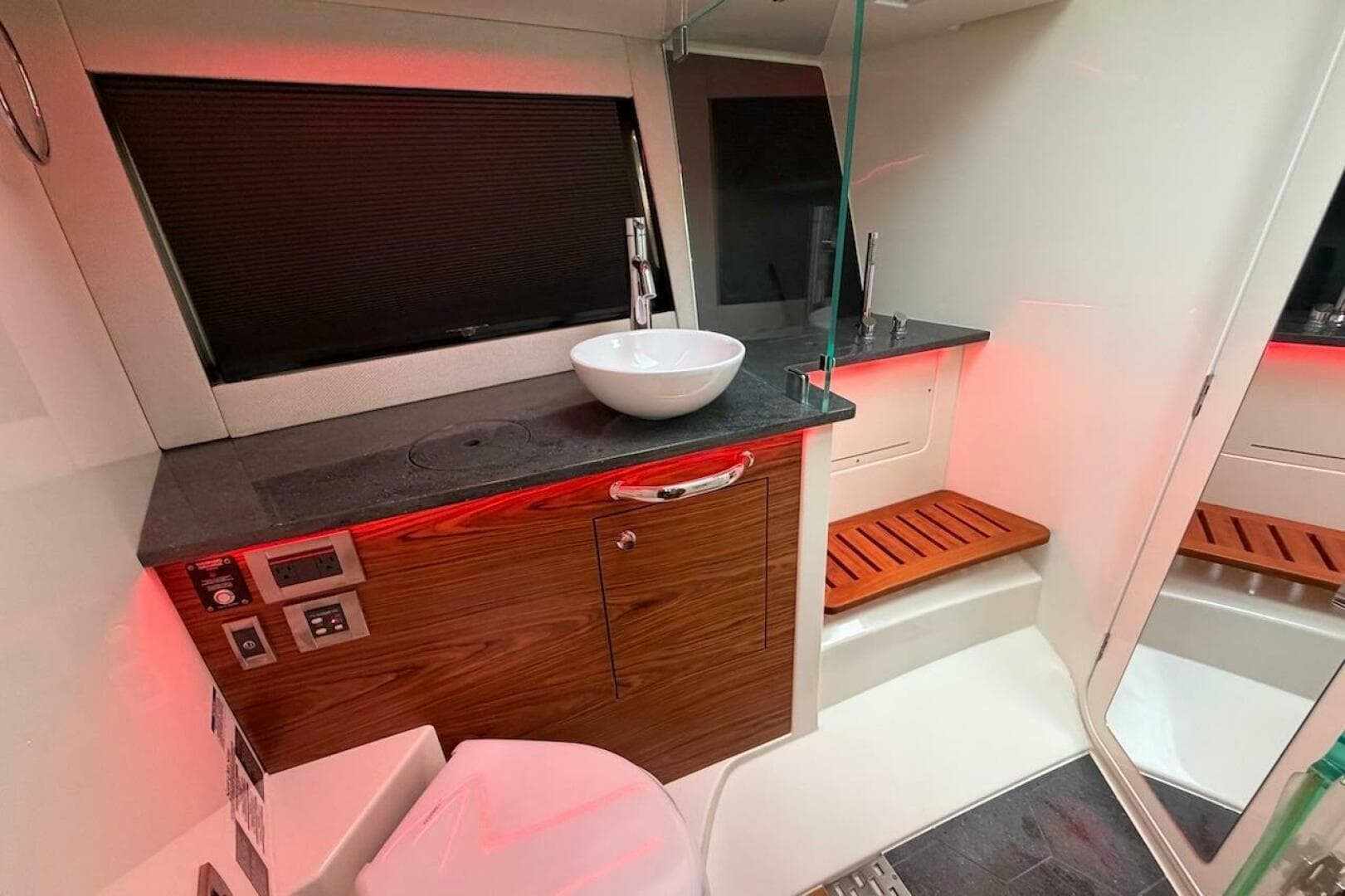 2021 Boston Whaler 405 Conquest — photo 32