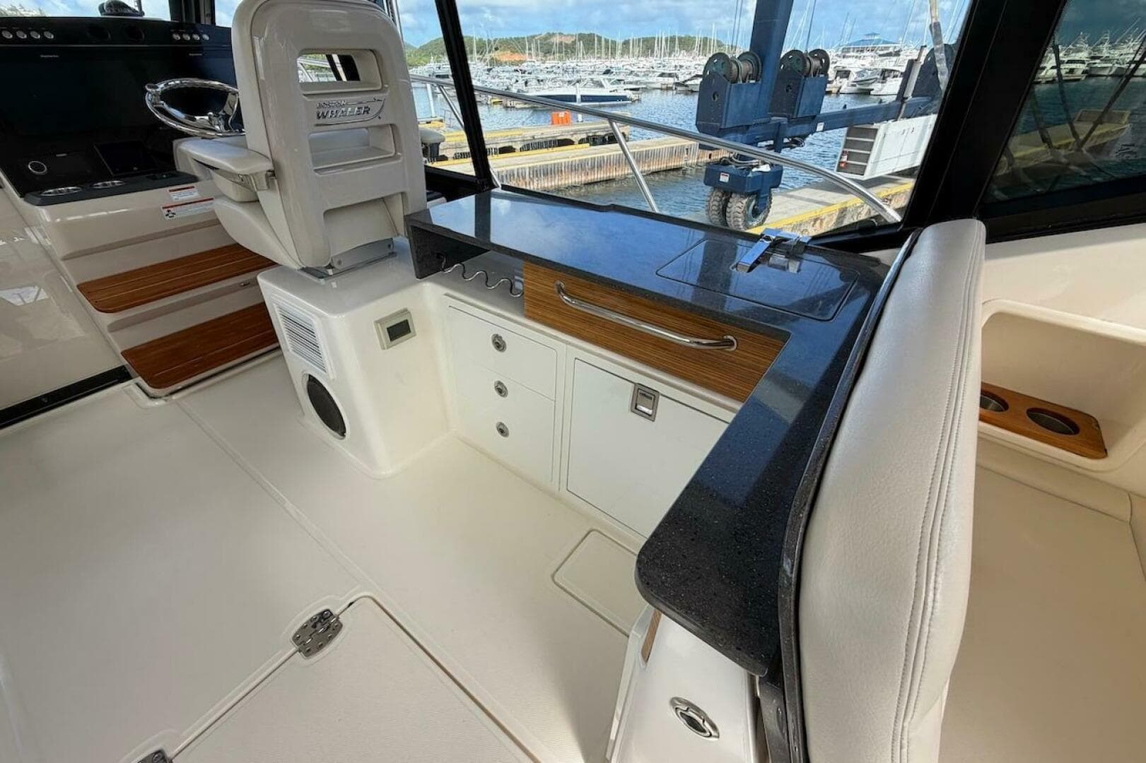 2021 Boston Whaler 405 Conquest — photo 21