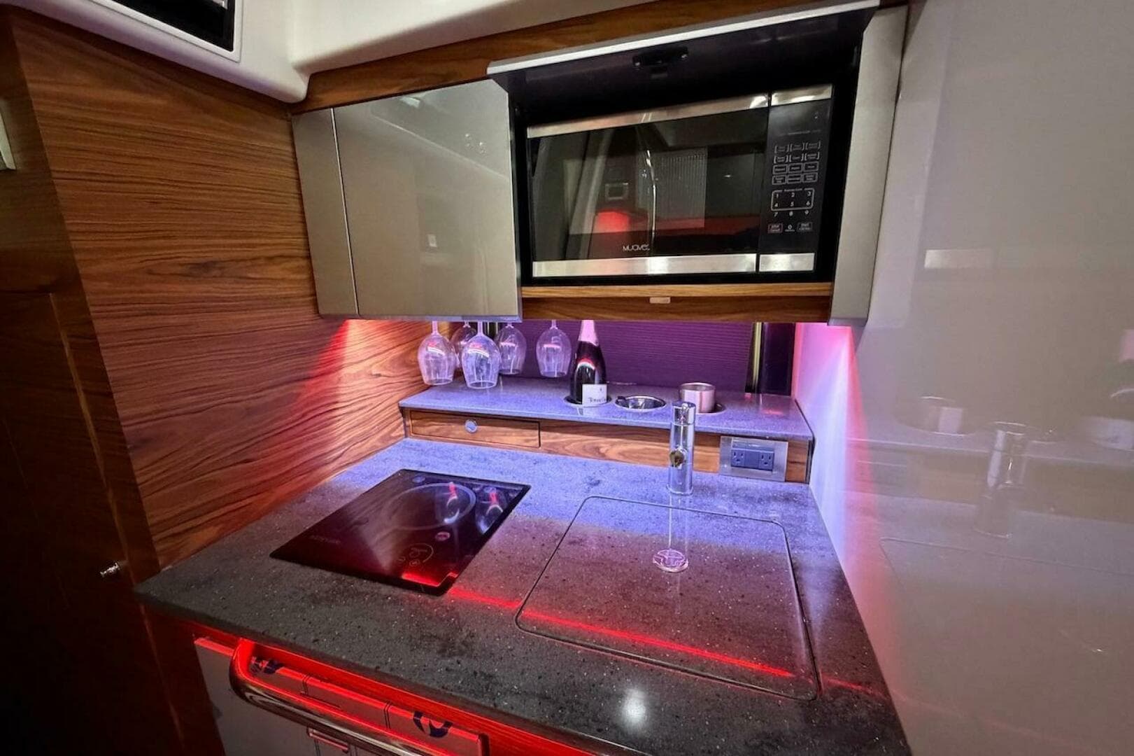 2021 Boston Whaler 405 Conquest — photo 35