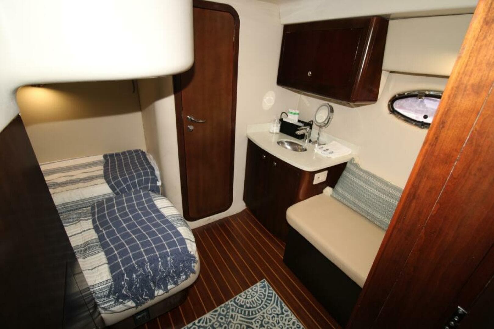 2002 Regal 4260 Commodore — photo 32