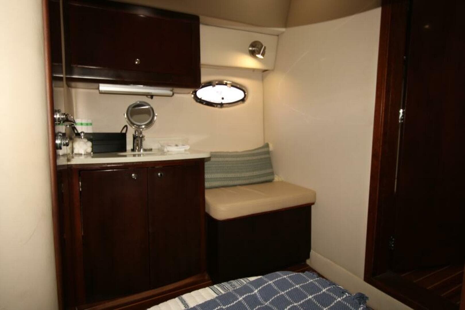 2002 Regal 4260 Commodore — photo 34