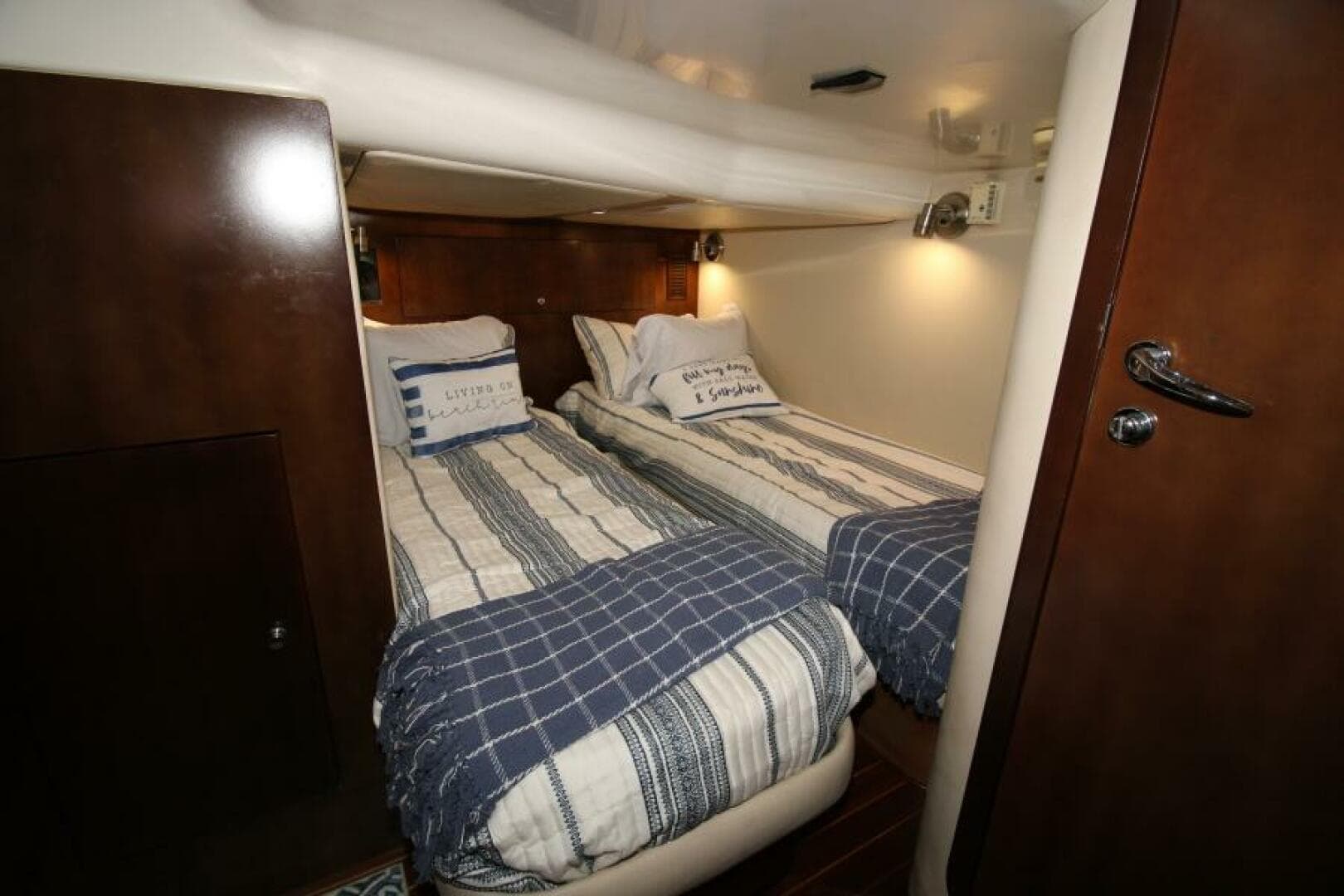 2002 Regal 4260 Commodore — photo 33