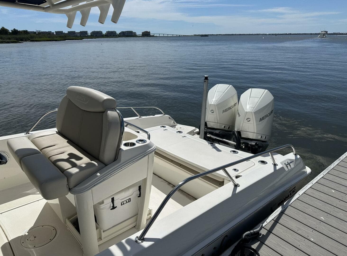 2022 Boston Whaler 270 Dauntless — photo 11