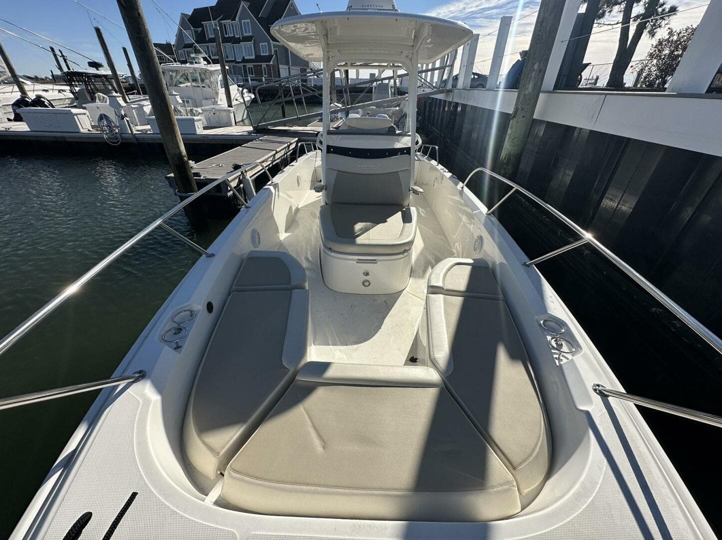 2022 Boston Whaler 270 Dauntless — photo 9