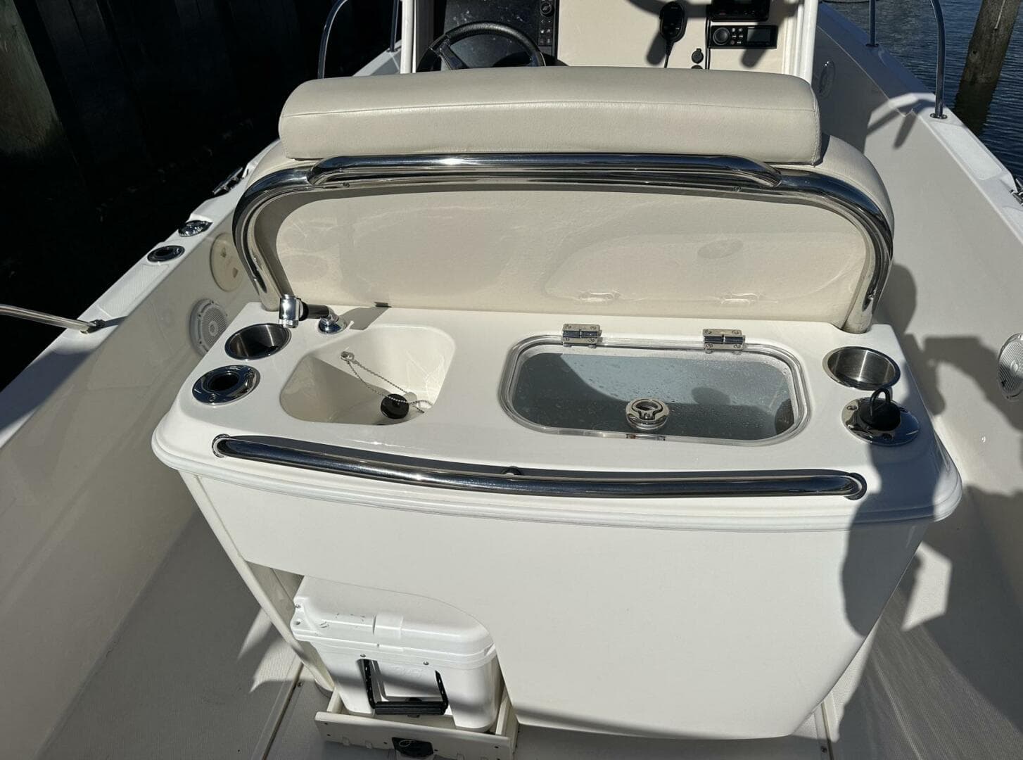 2022 Boston Whaler 270 Dauntless — photo 14