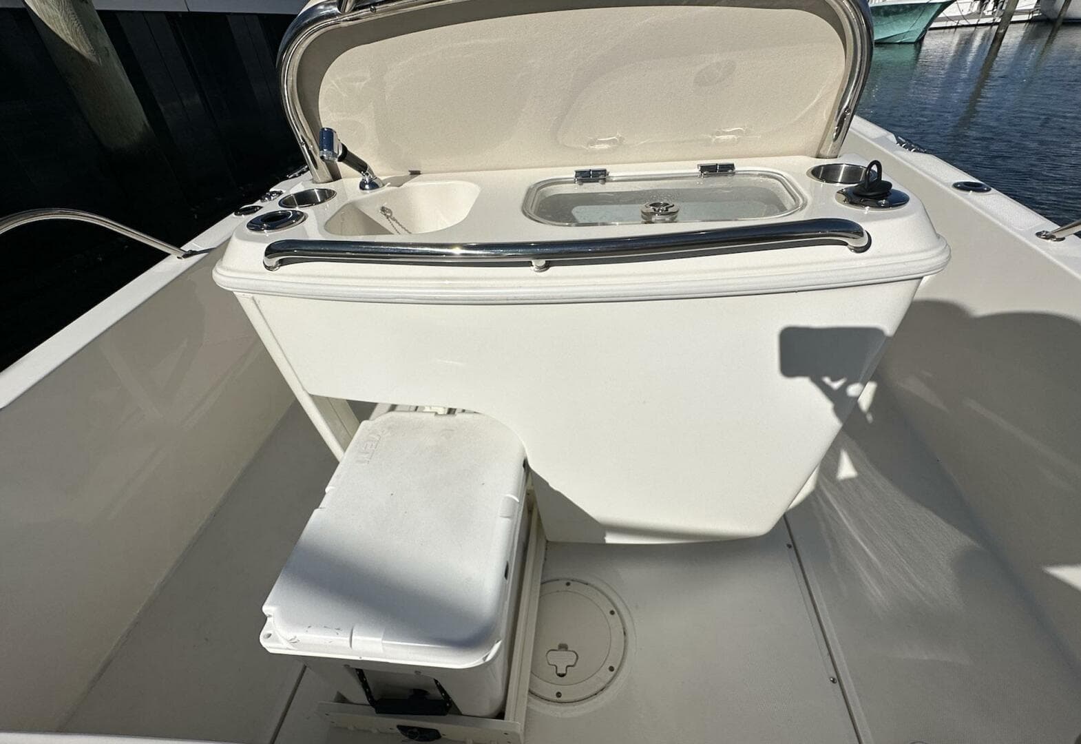 2022 Boston Whaler 270 Dauntless — photo 15