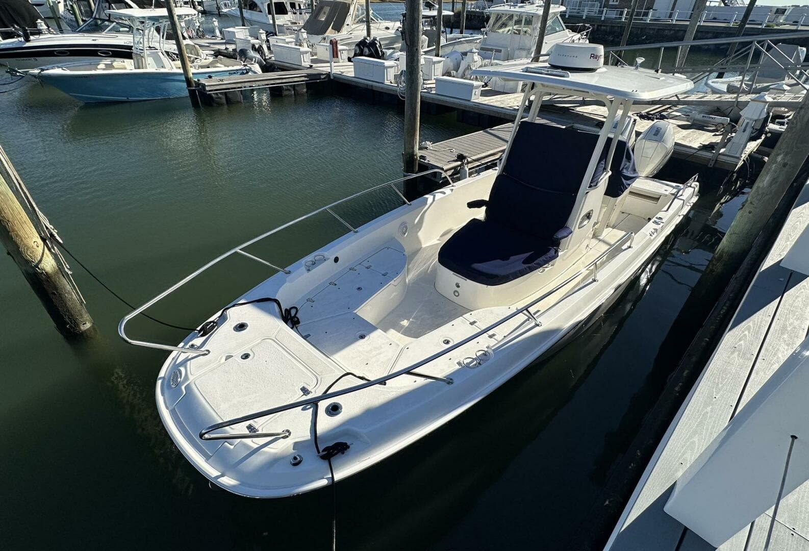 2022 Boston Whaler 270 Dauntless — photo 6