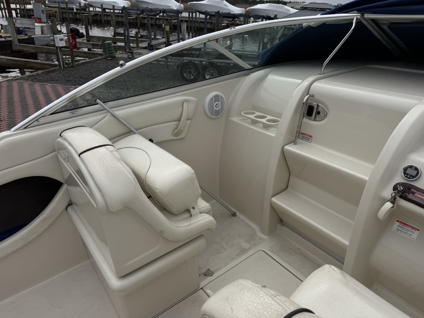 2004 Sea Ray 215 Weekender — photo 10