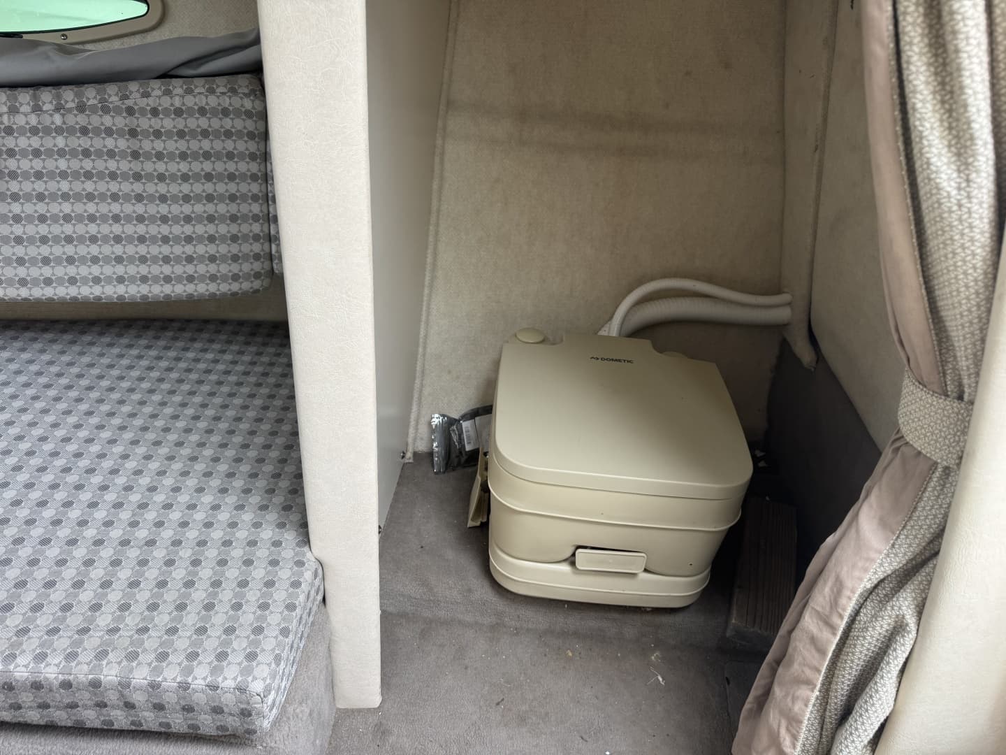 2004 Sea Ray 215 Weekender — photo 19