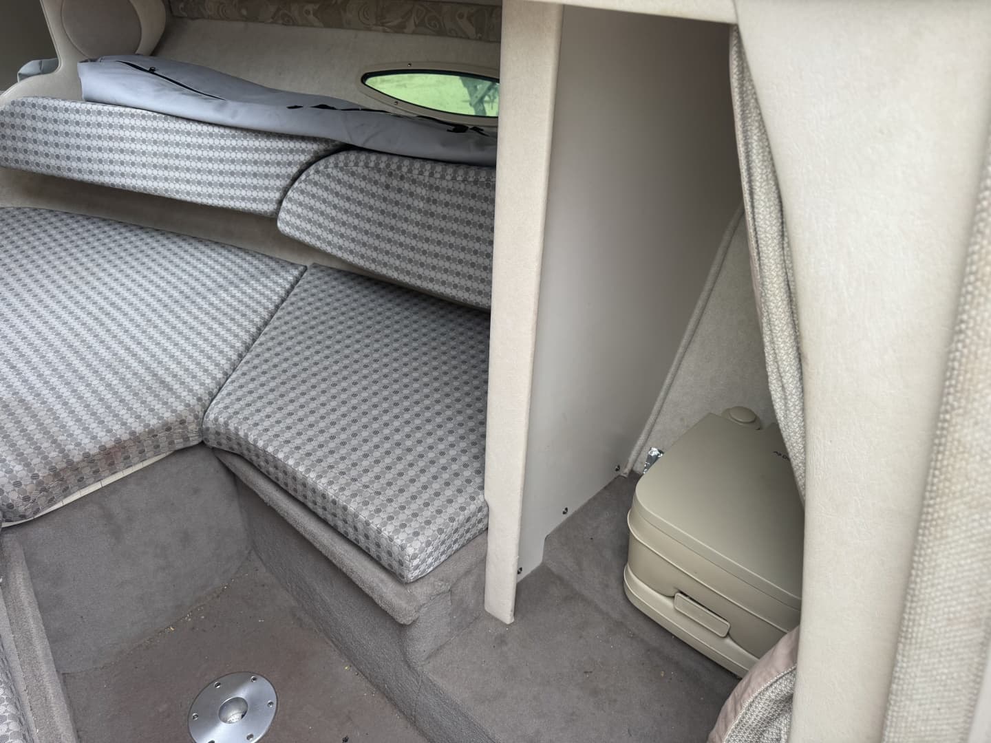 2004 Sea Ray 215 Weekender — photo 16