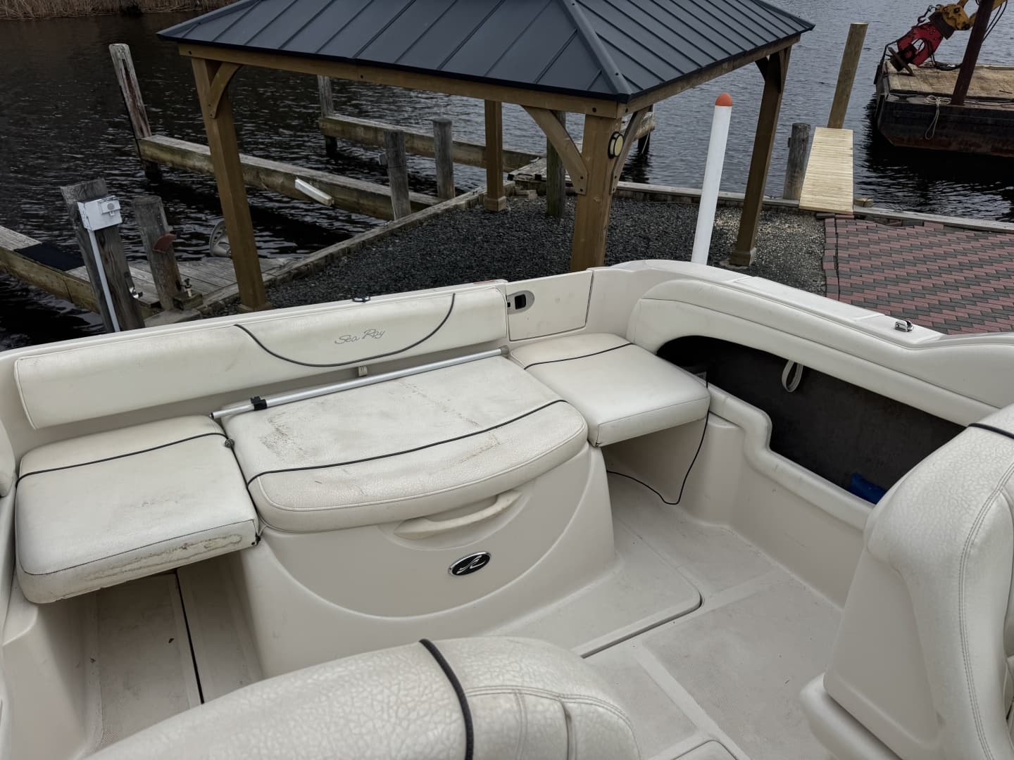 2004 Sea Ray 215 Weekender — photo 12