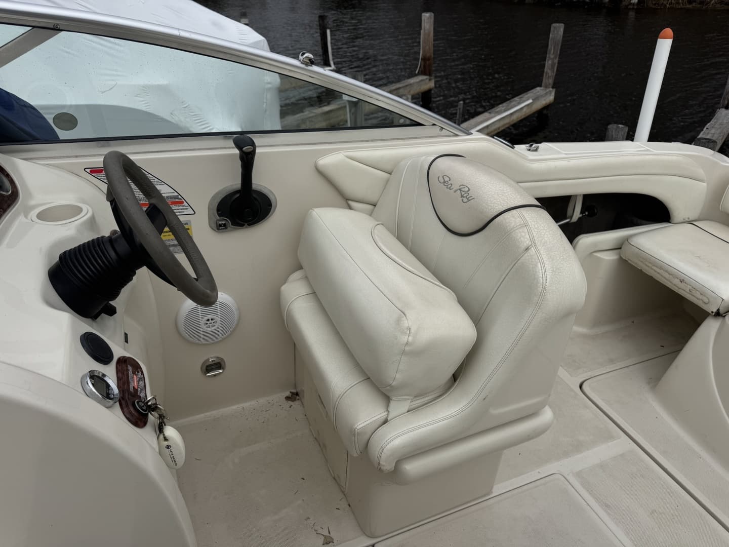 2004 Sea Ray 215 Weekender — photo 8