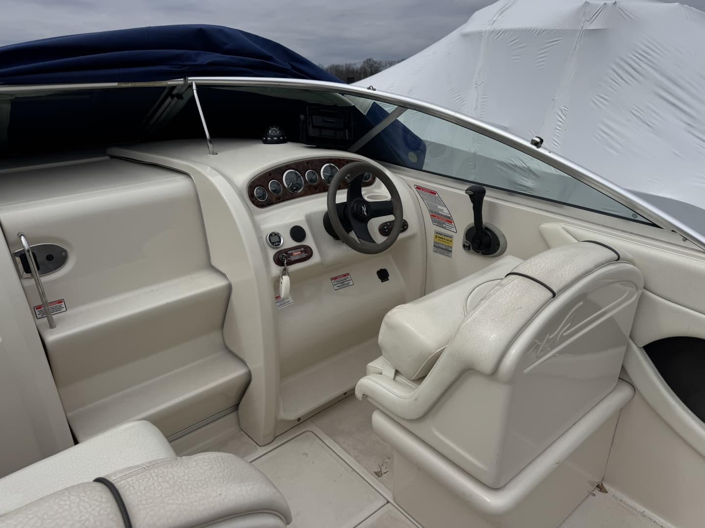 2004 Sea Ray 215 Weekender — photo 7
