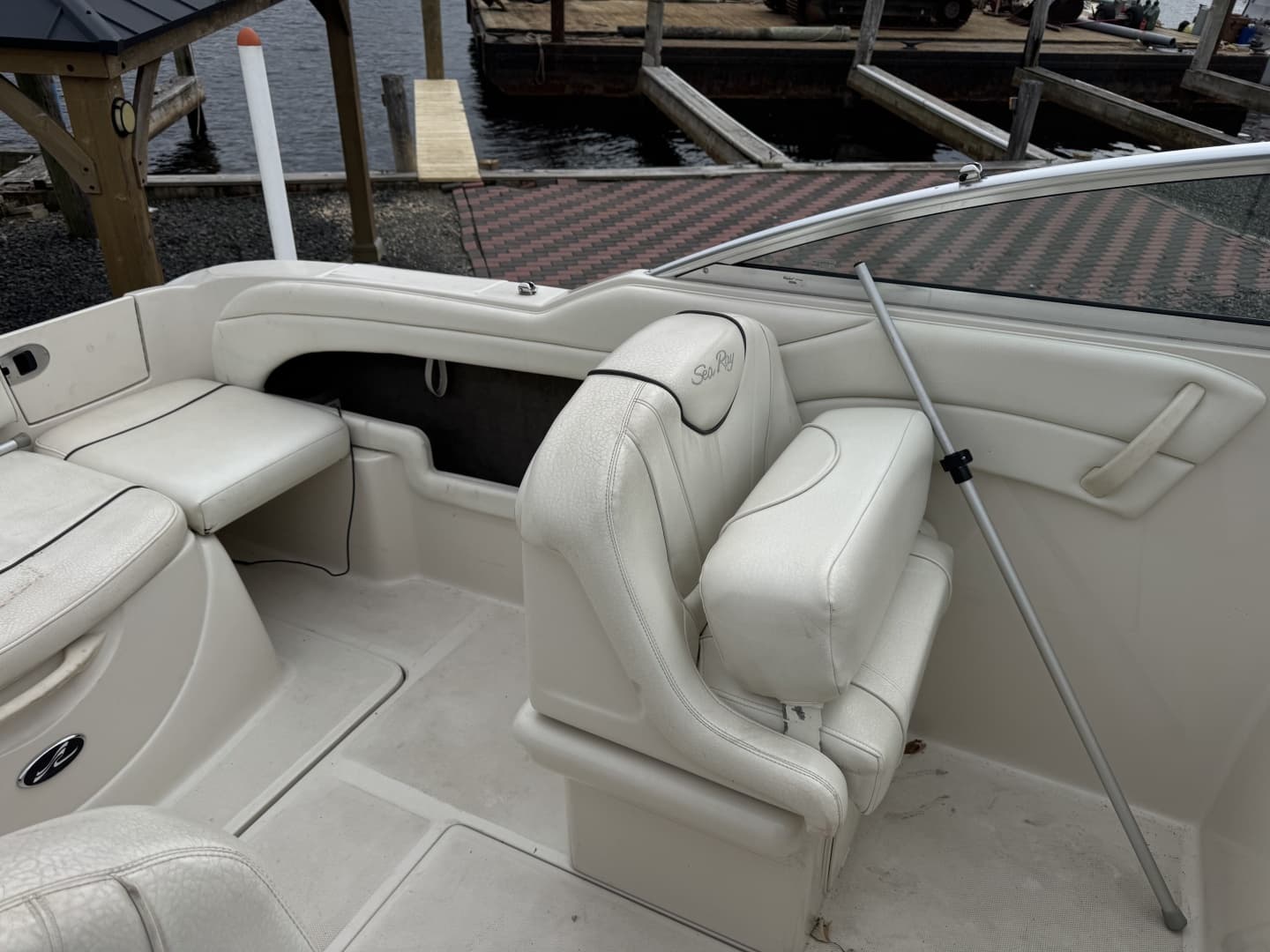 2004 Sea Ray 215 Weekender — photo 13