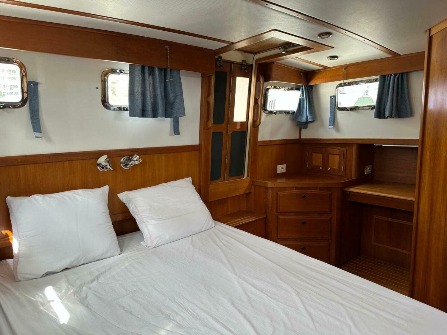 1997 Sabre Line 474 Trawler — photo 11