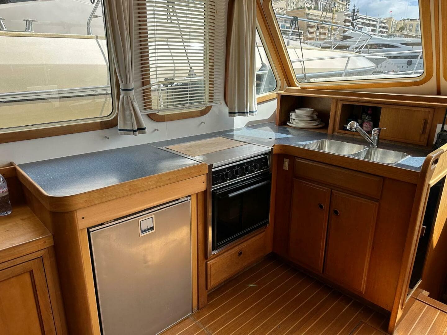 1997 Sabre Line 474 Trawler — photo 9