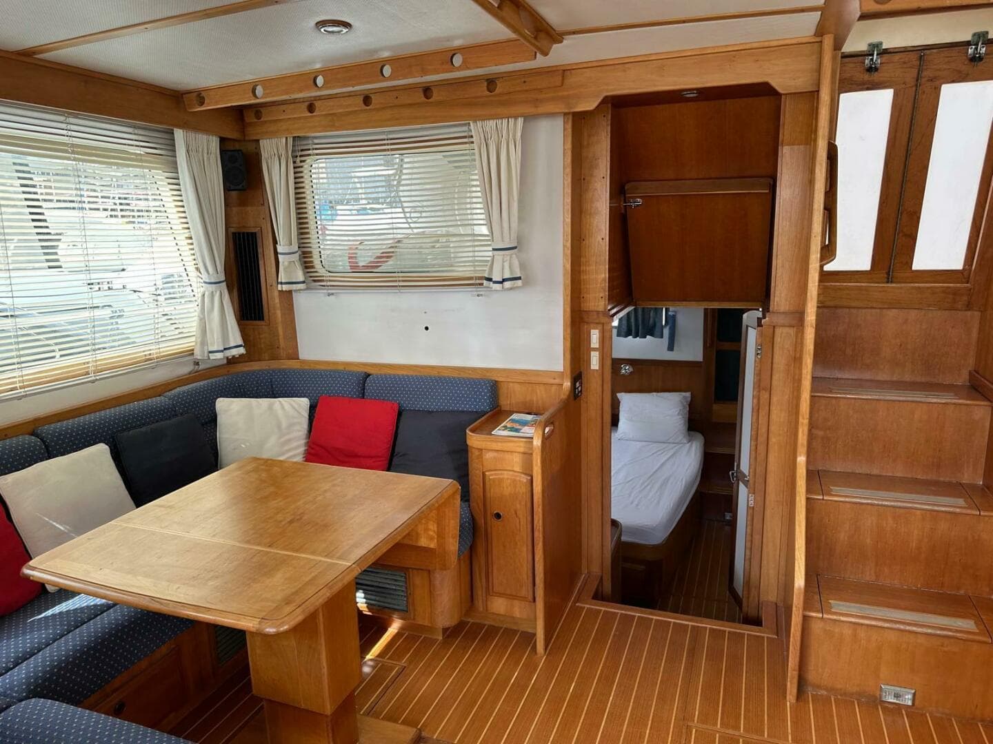 1997 Sabre Line 474 Trawler — photo 6