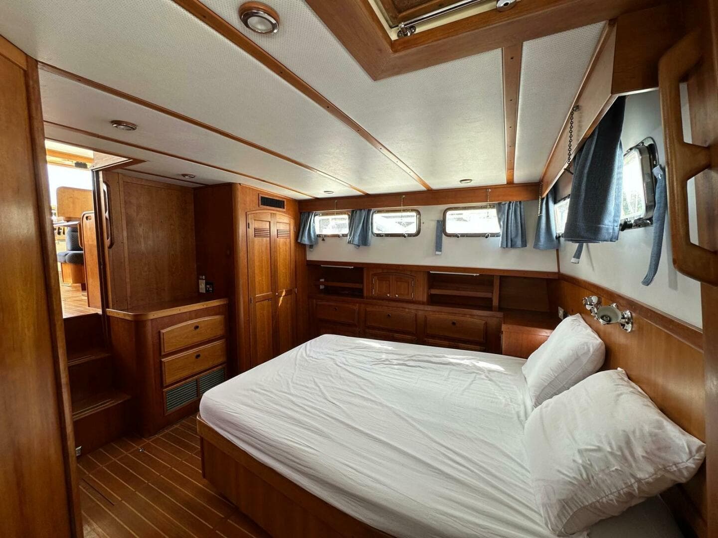 1997 Sabre Line 474 Trawler — photo 12