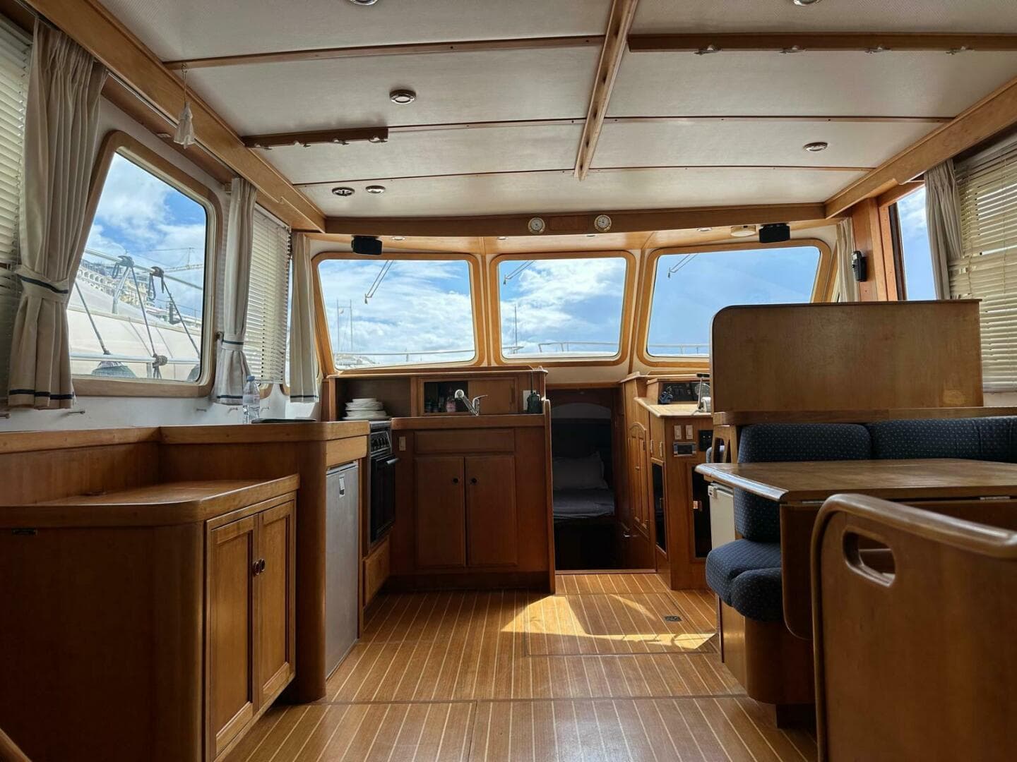 1997 Sabre Line 474 Trawler — photo 4