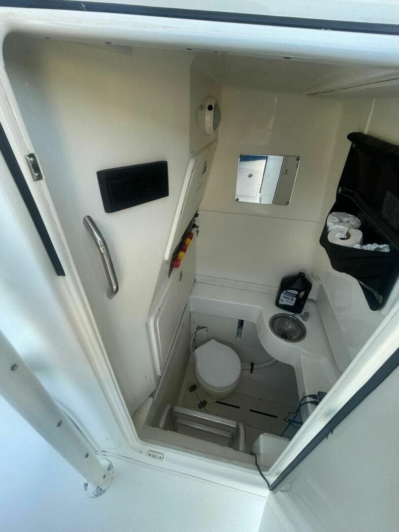 2016 Mako 284 Center Console — photo 19