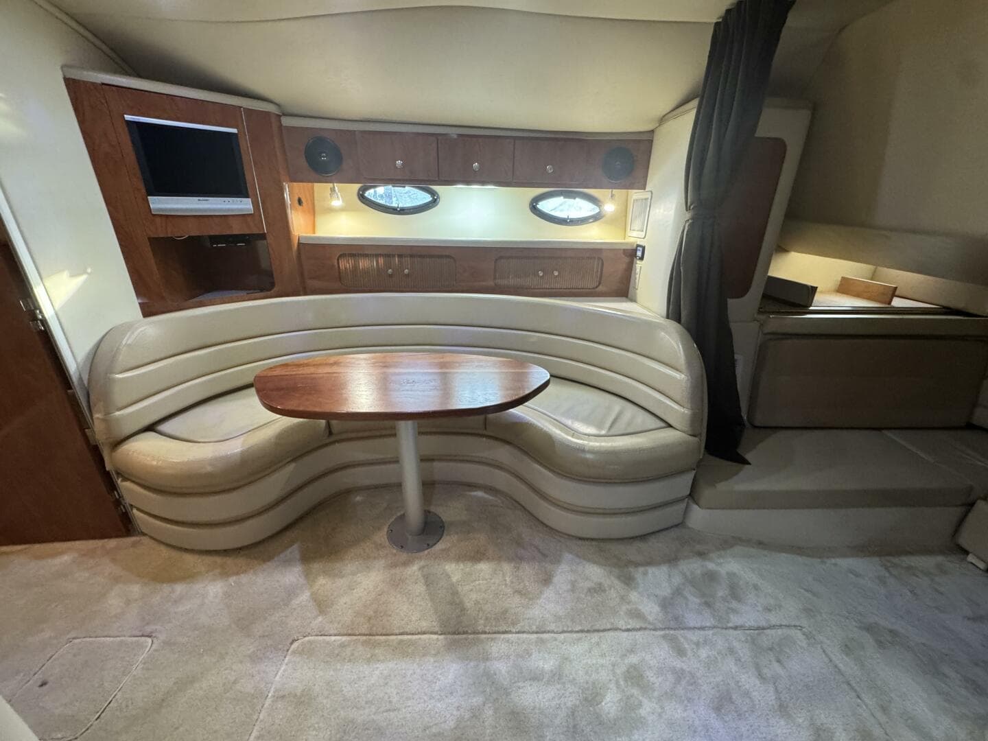 2007 Larson 370 Cabrio — photo 17