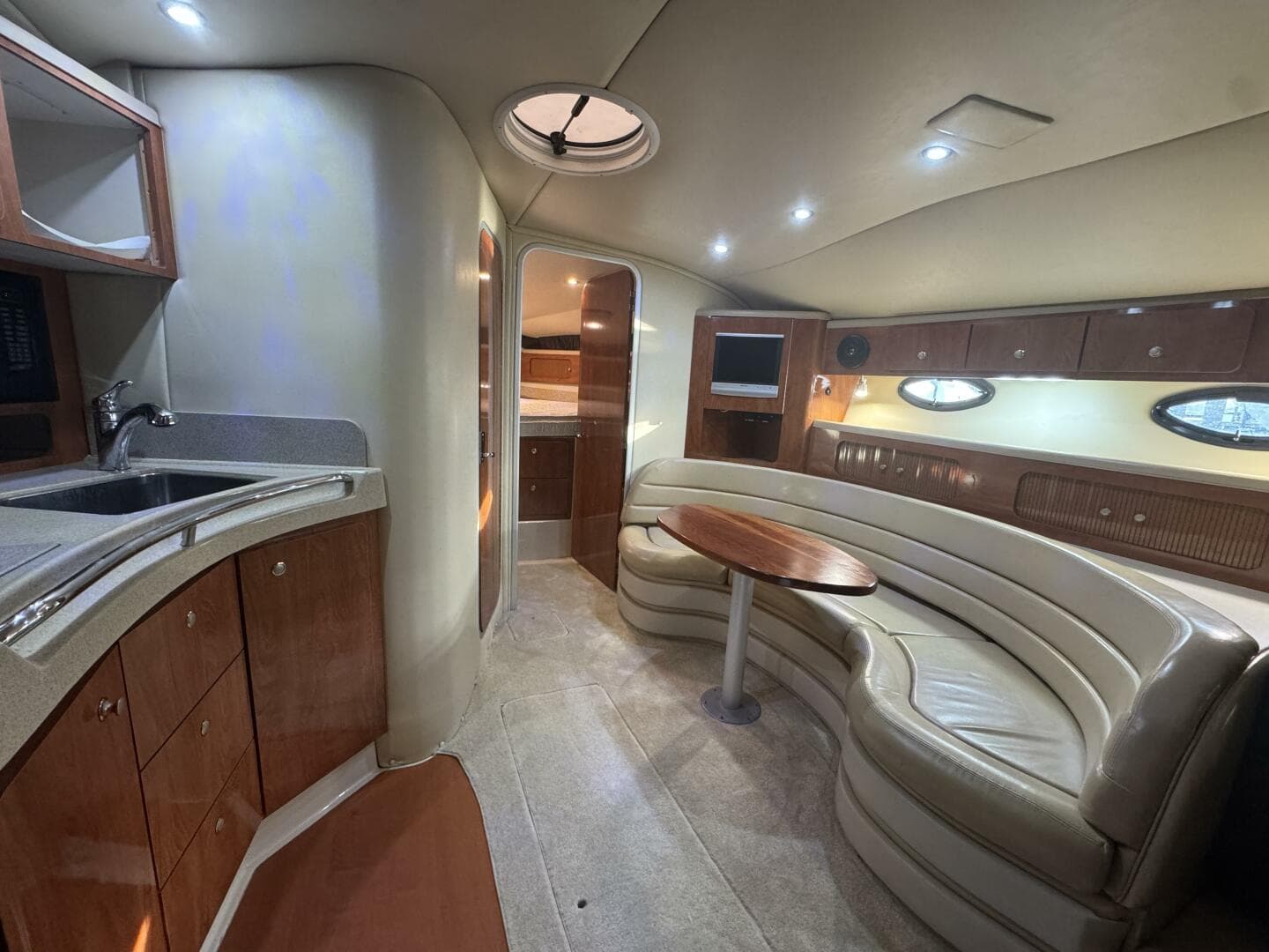 2007 Larson 370 Cabrio — photo 13