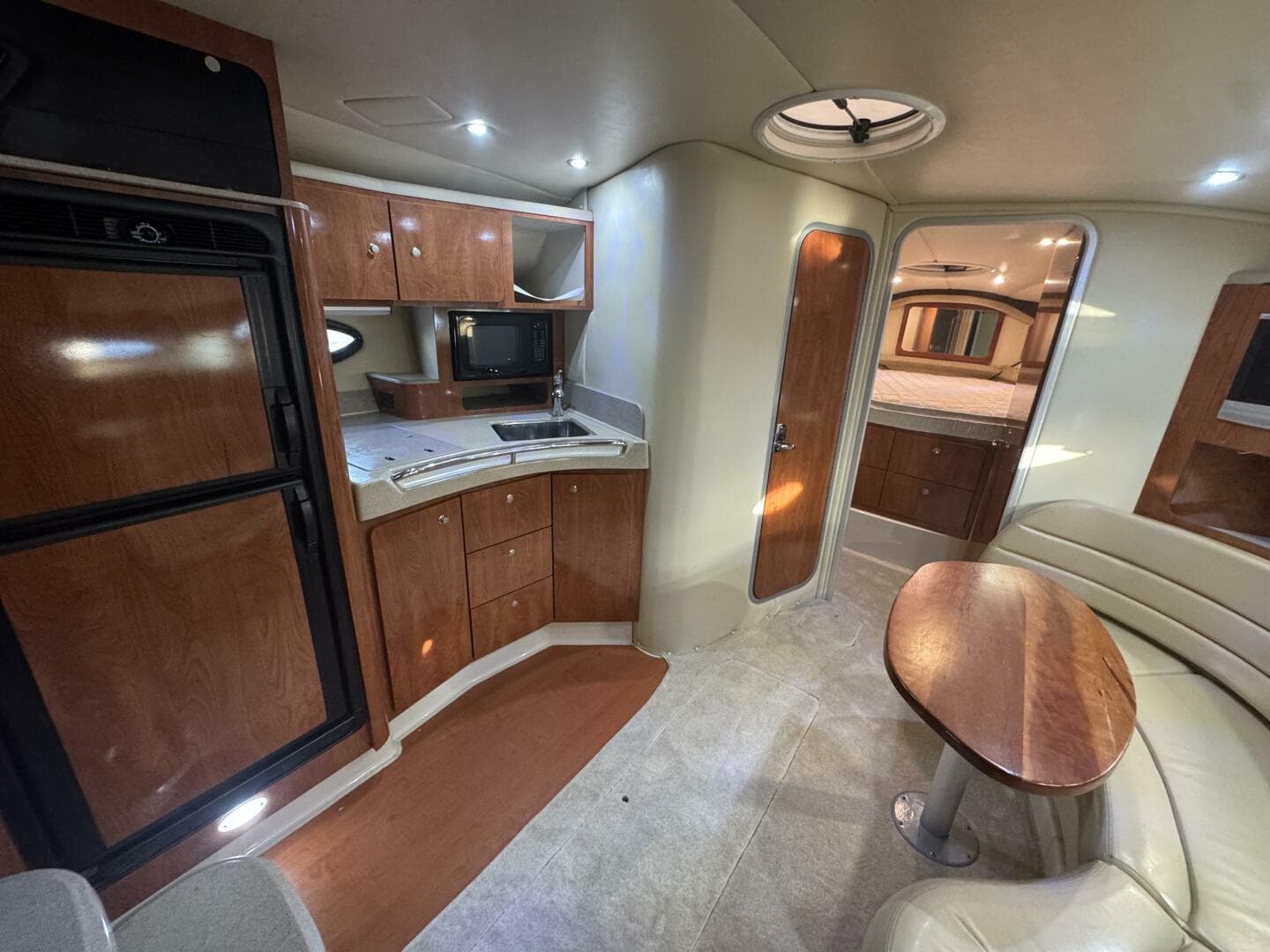 2007 Larson 370 Cabrio — photo 14