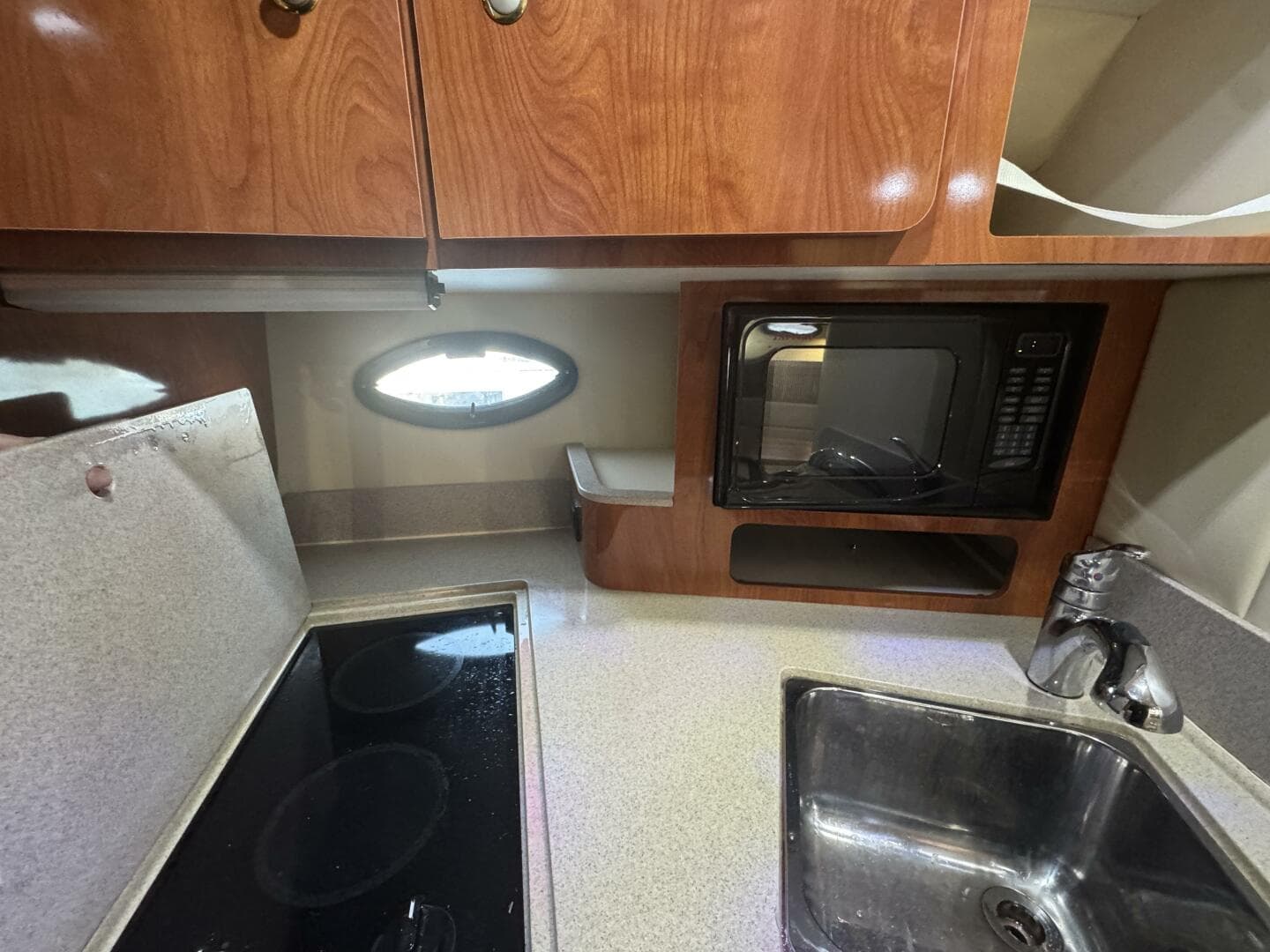 2007 Larson 370 Cabrio — photo 16