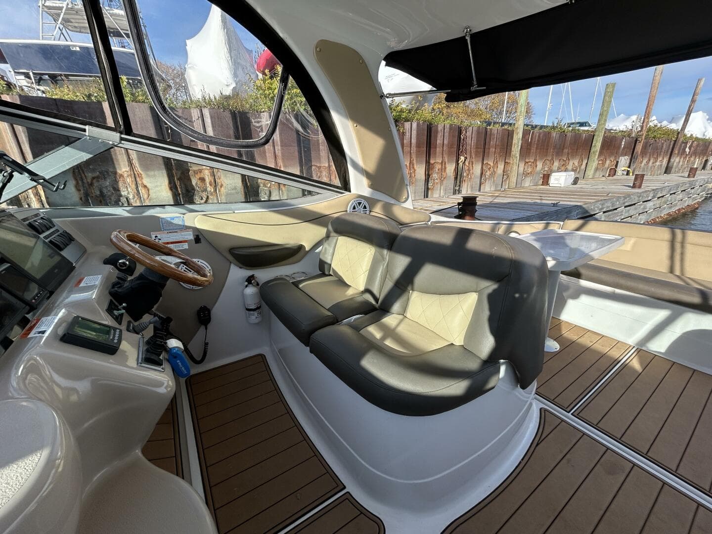 2007 Larson 370 Cabrio — photo 10