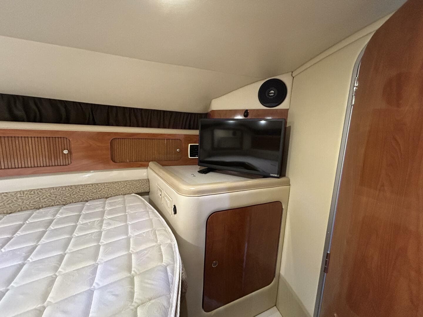 2007 Larson 370 Cabrio — photo 20