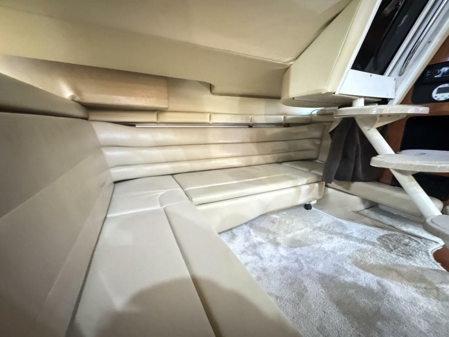 2007 Larson 370 Cabrio — photo 22