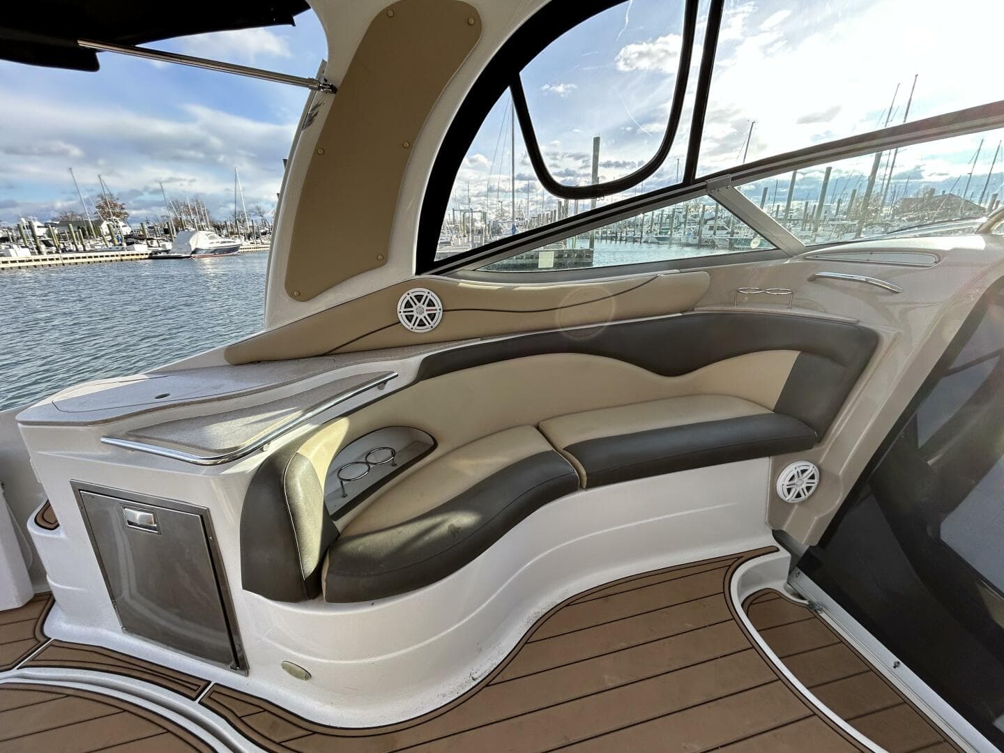 2007 Larson 370 Cabrio — photo 8