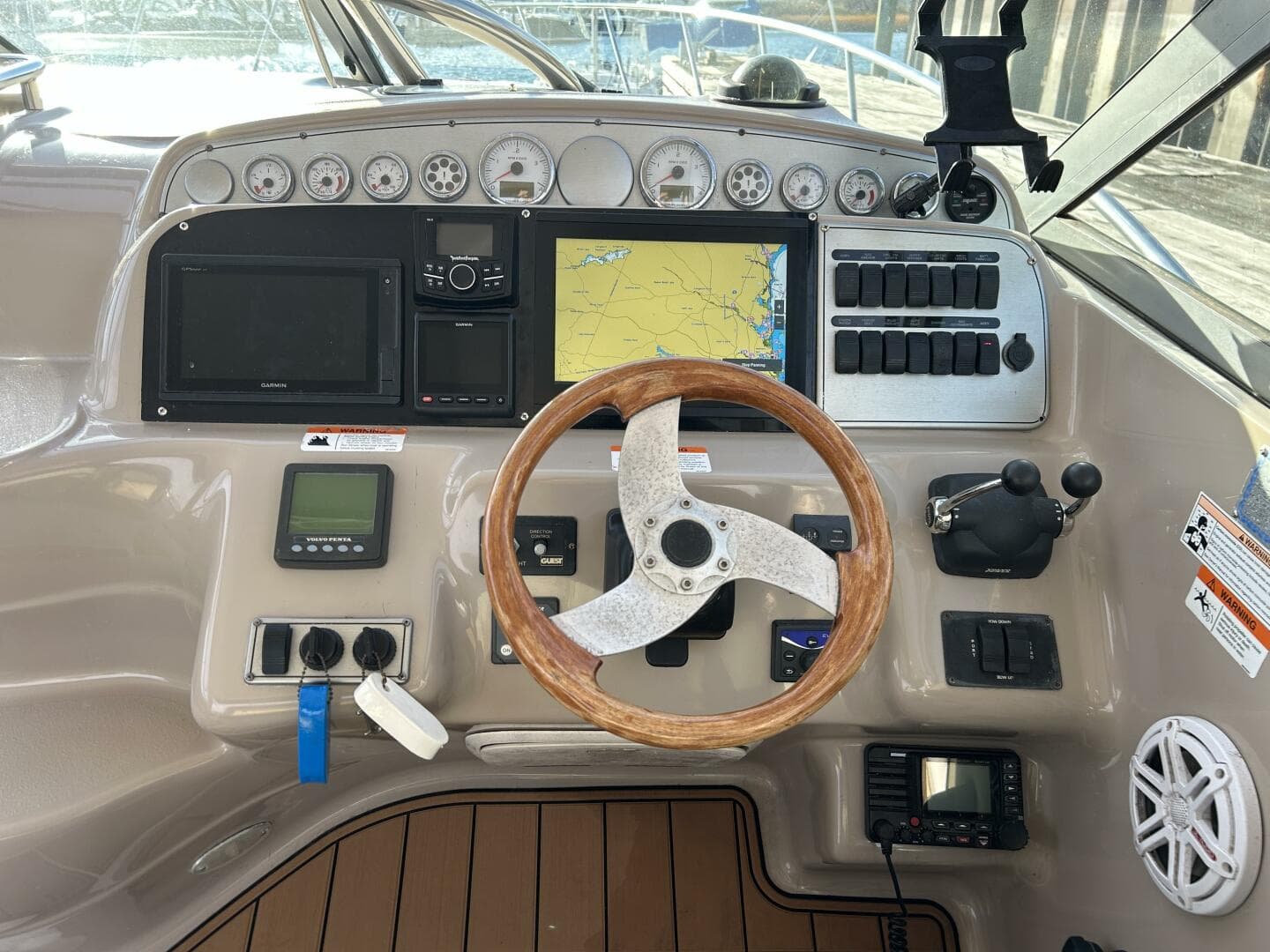 2007 Larson 370 Cabrio — photo 12