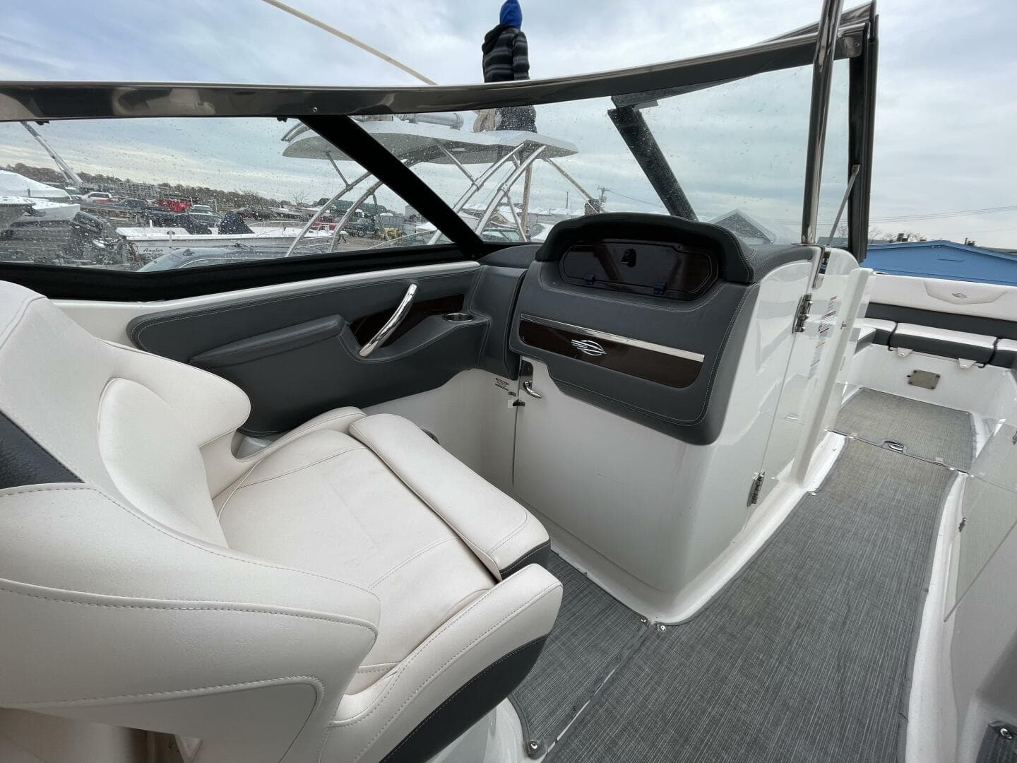 2017 Chaparral 307 Ssx — photo 8