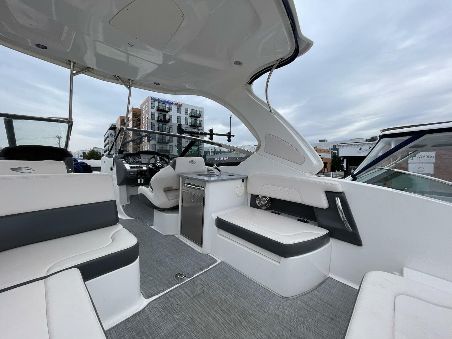 2017 Chaparral 307 Ssx — photo 4