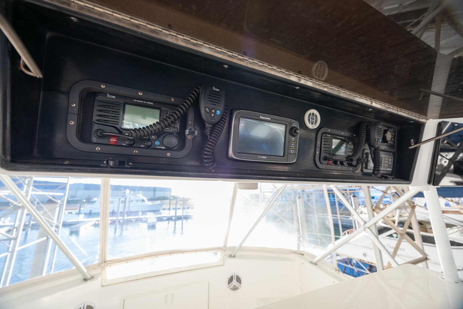 1998 Viking 50 Convertible — photo 41