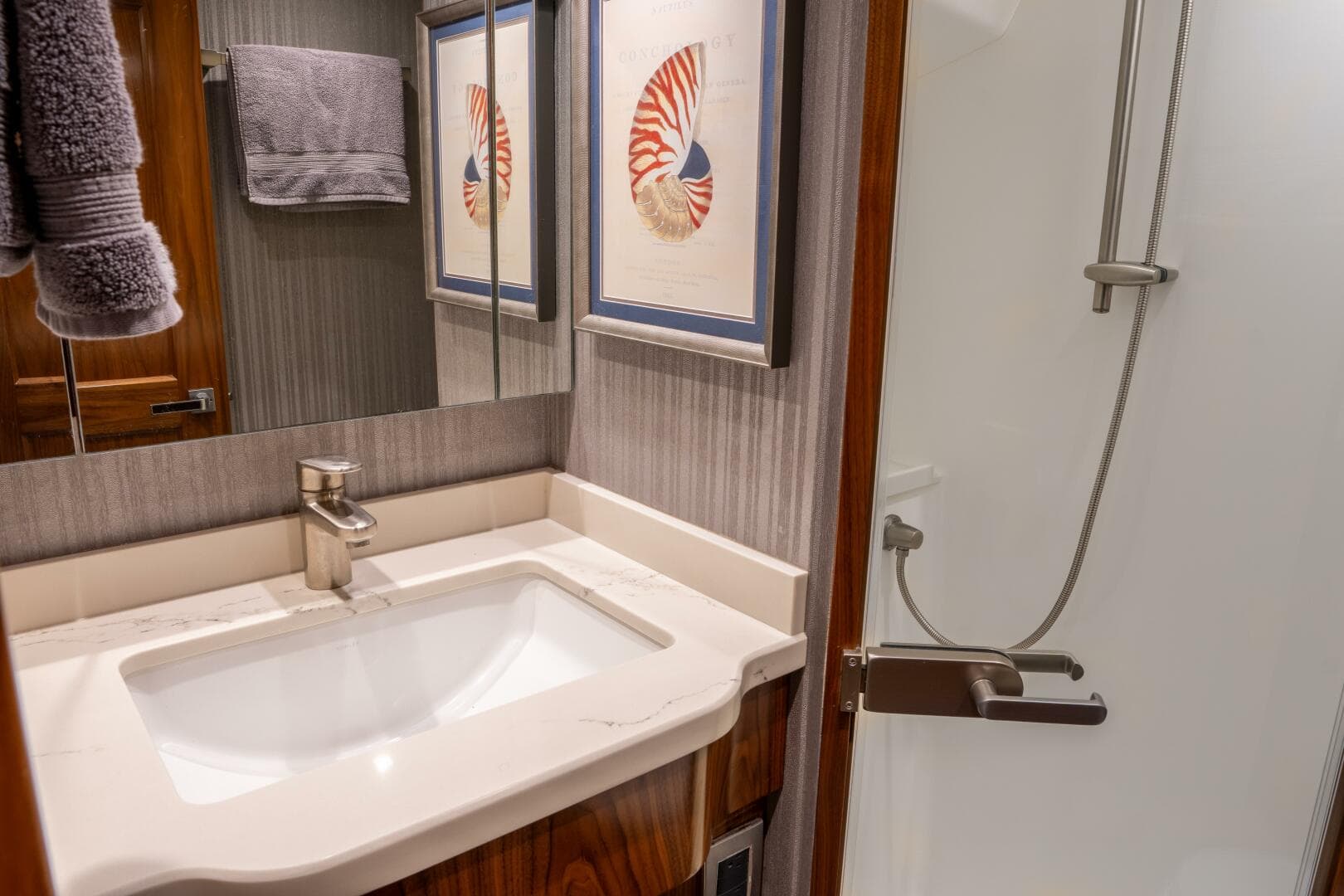 2018 Viking 80 Enclosed Bridge — photo 31