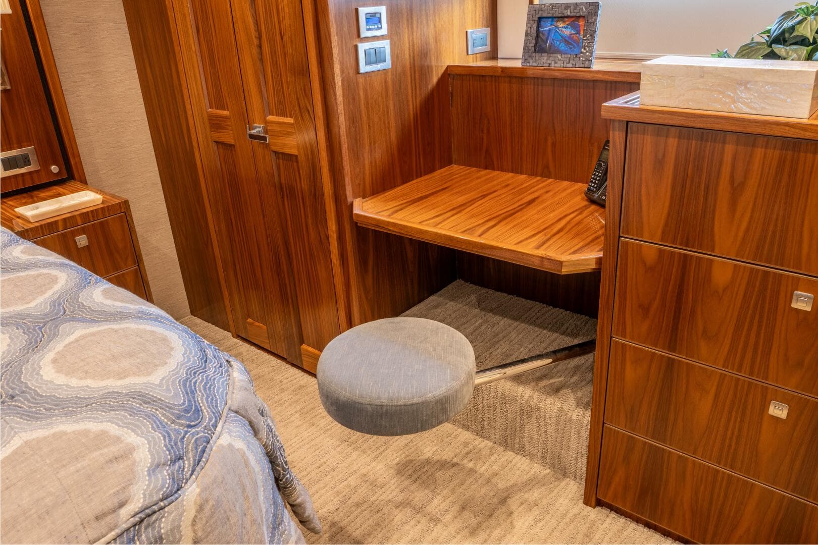 2018 Viking 80 Enclosed Bridge — photo 35