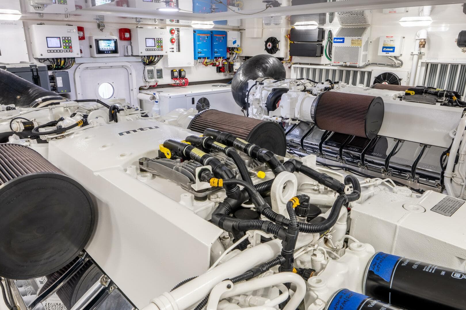 2018 Viking 80 Enclosed Bridge — photo 48