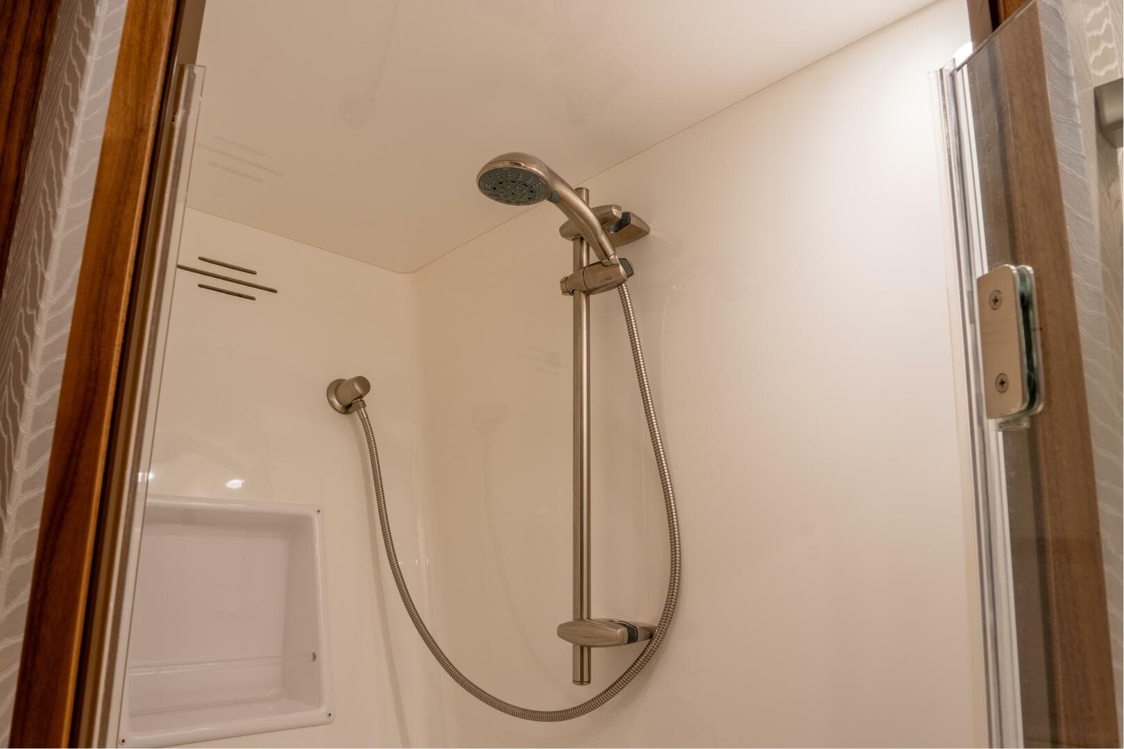 2018 Viking 80 Enclosed Bridge — photo 26