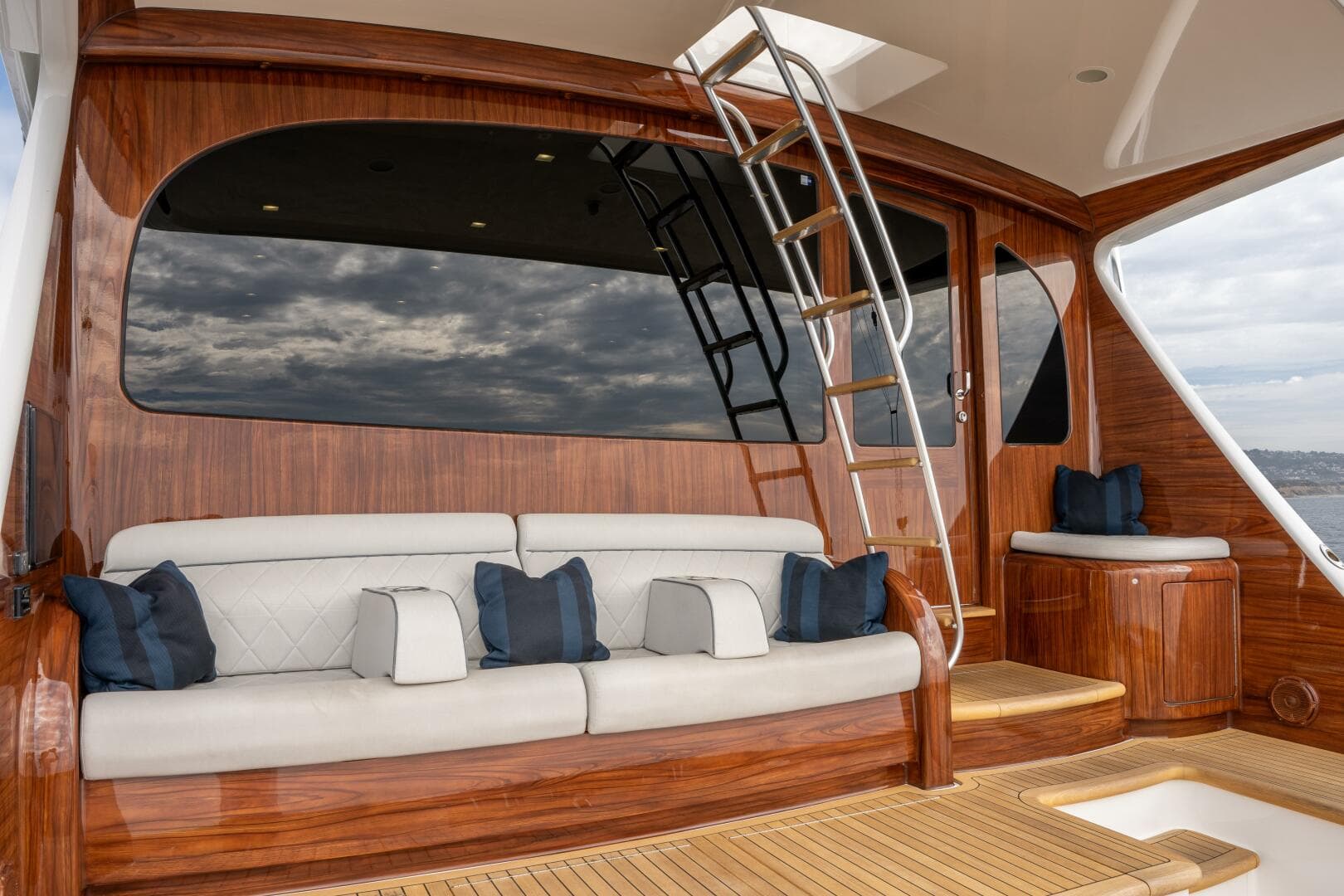 2018 Viking 80 Enclosed Bridge — photo 51