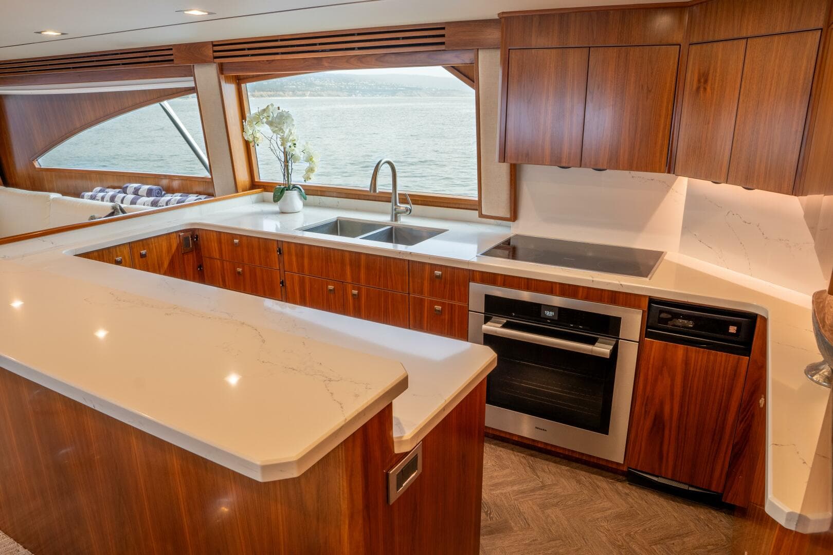 2018 Viking 80 Enclosed Bridge — photo 13