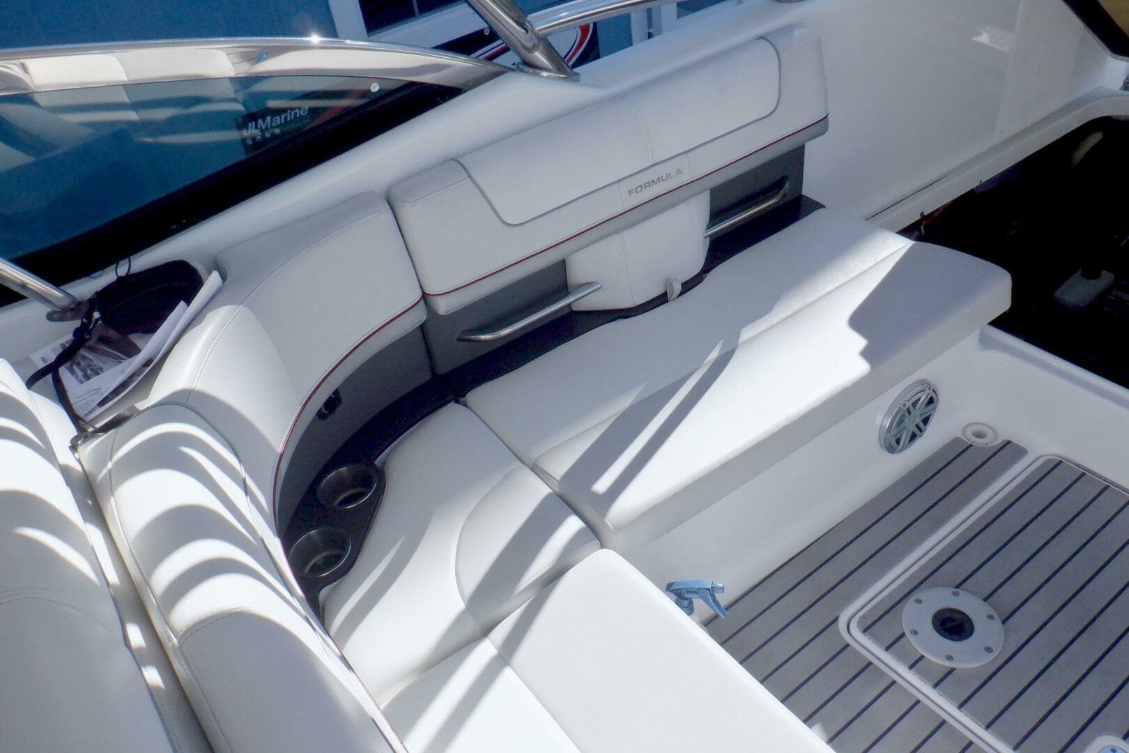 2015 Formula 350 Crossover Bowrider — photo 10