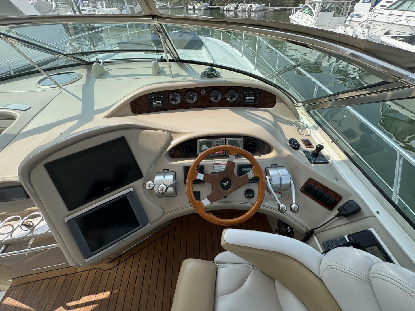 2001 Sea Ray 540 Sundancer — photo 16