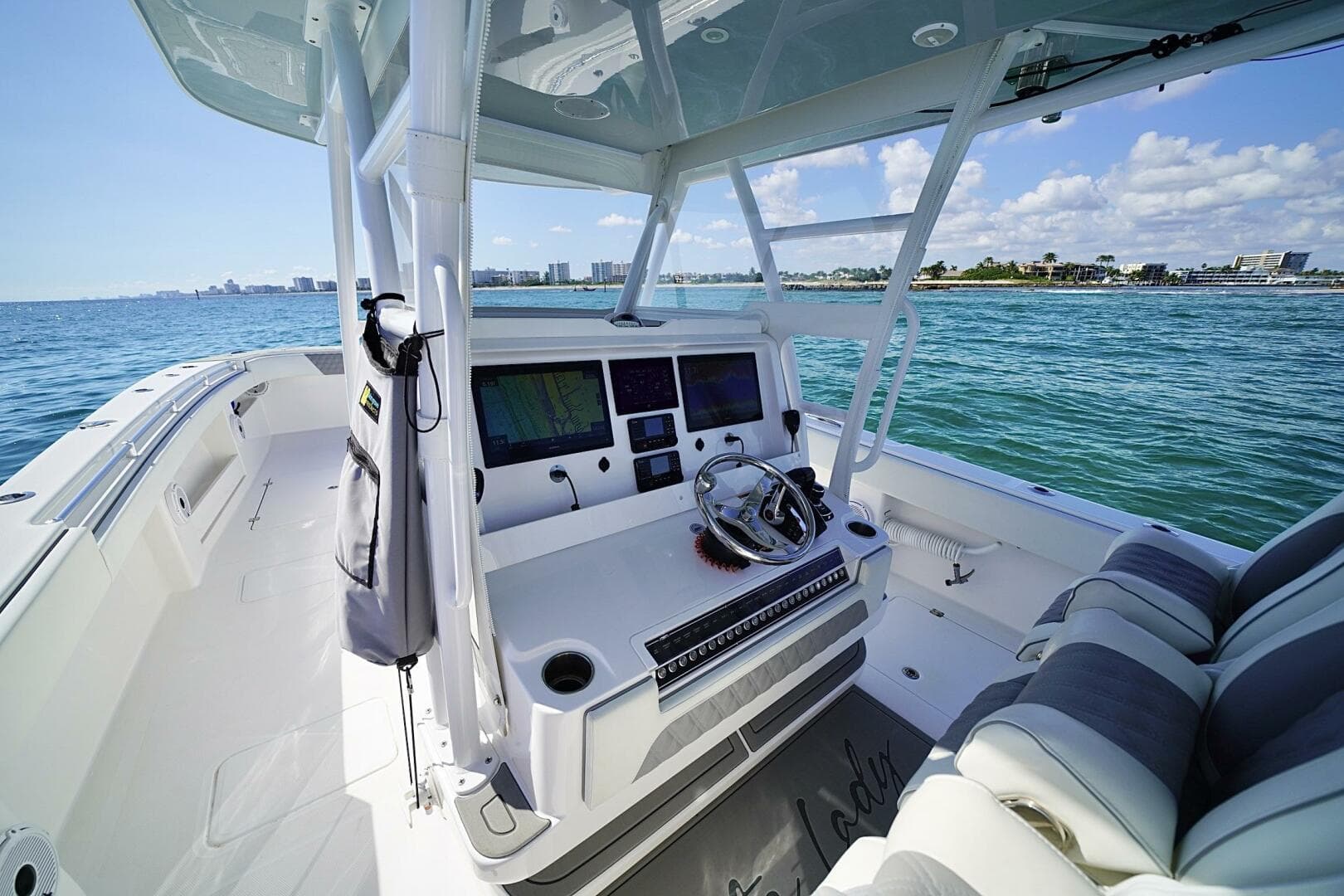 2024 Invincible Catamaran — photo 2