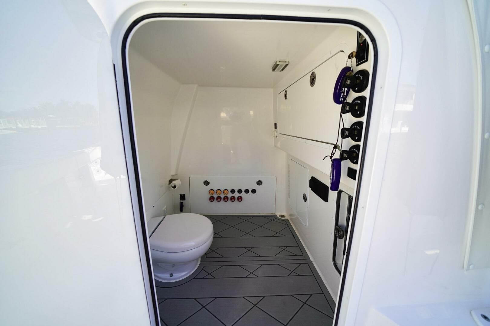 2024 Invincible Catamaran — photo 14